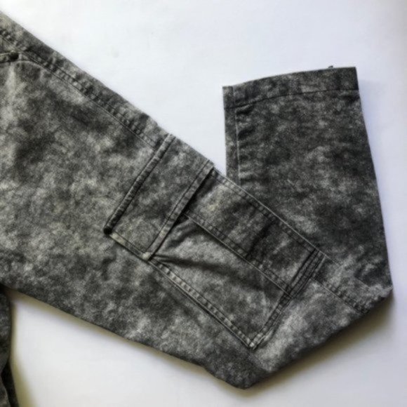 Alice + Olivia Acid Wash Gray Cargo Ankle Zipper Pants Size 10 - Picture 5 of 7